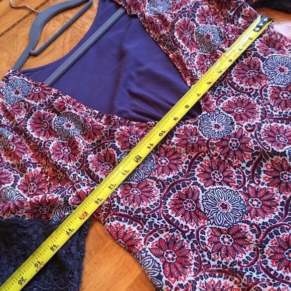 MINI DRESS in Winter Red and Navy Lace - Picture 3 of 8